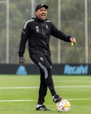 Eduardo Coudet in the training field of Celta de Vigo.